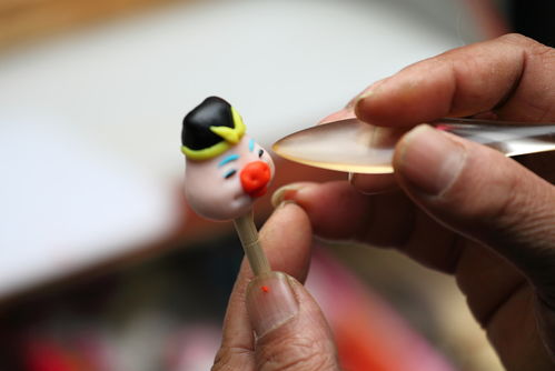 巧手塑形，憨態(tài)可掬——記面人豬八戒的制作